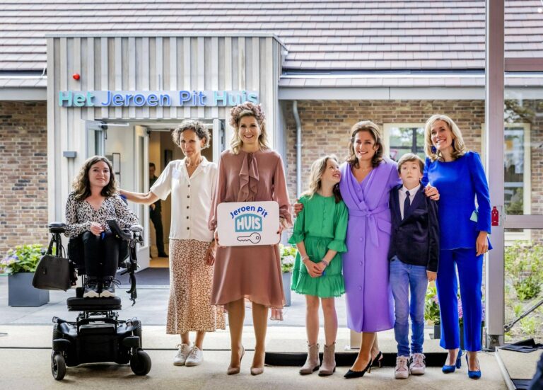 op 11 mei 2022 opende Hare Majesteit Koningin Máxima, samen met oud-ziekenhuispatiënten Bobby en Tamara, Het Jeroen Pit Huis.